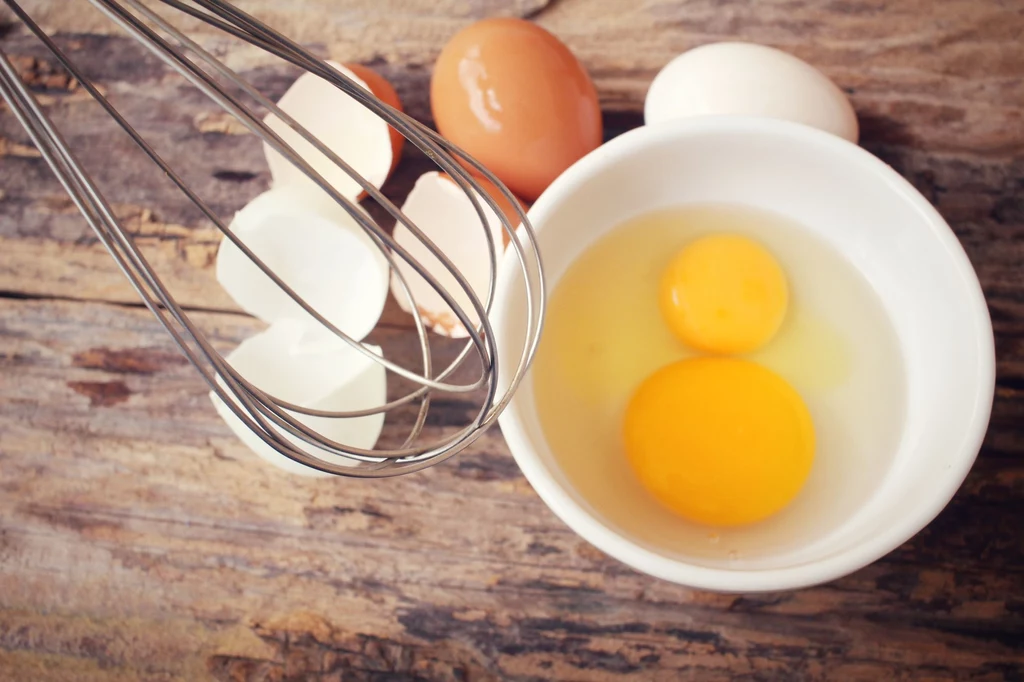 Czym jest w jajku chalaza i do czego służy?