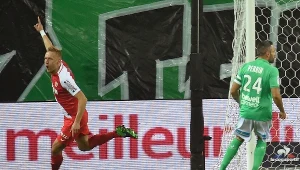 Kamil Glik świętuje gola w meczu z Saint-Etienne