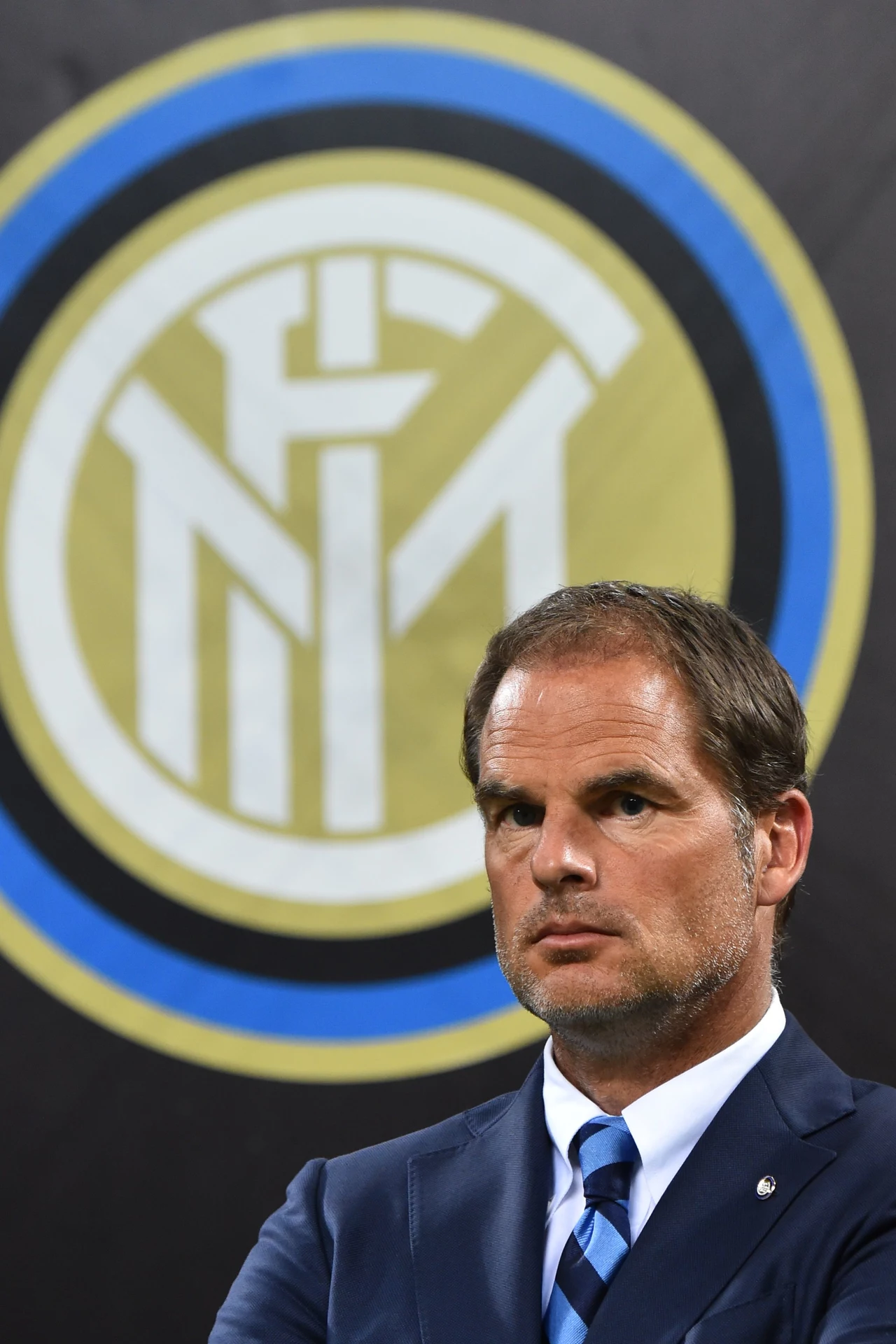 Frank de Boer nie nacieszył się długo z funkcji trenera Interu. Frank de Boer nie nacieszył się długo z funkcji trenera Interu.