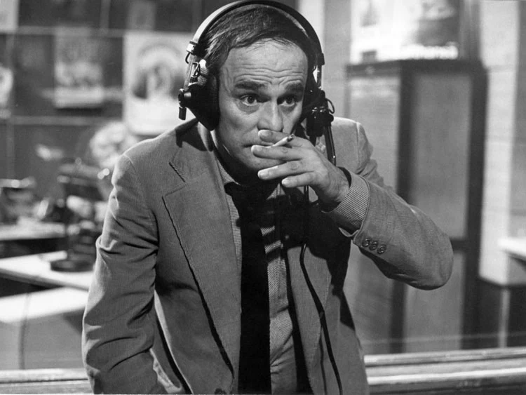 Na przełomie lat 70. i 80. XX wieku już nikt nie wątpił w to, że Wilhelmi to artysta wybitny. W filmie Tomasza Zygadły "Ćma" (1980) stworzył wielką kreację. "W aktorstwie się pogrążam, aktorstwu oddaję się całkowicie i zupełnie, bo ten zawód jest dla mnie wszystkim. Ludzie nie zdają sobie sprawy z ciężaru uprawiania aktorstwa" - powiedział po premierze tego filmu Roman Wilhelmi. Na przełomie lat 70. i 80. XX wieku już nikt nie wątpił w to, że Wilhelmi to artysta wybitny. W filmie Tomasza Zygadły "Ćma" (1980) stworzył wielką kreację. "W aktorstwie się pogrążam, aktorstwu oddaję się całkowicie i zupełnie, bo ten zawód jest dla mnie wszystkim. Ludzie nie zdają sobie sprawy z ciężaru uprawiania aktorstwa" - powiedział po premierze tego filmu Roman Wilhelmi.
