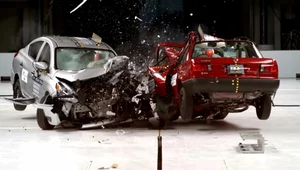 Przerażający crash-test. Też masz auto z lat dziewięćdziesiątych?