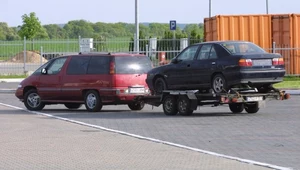 Niemcy jeżdżą gruchotami. Jak stają się złomem, sprzedają do Polski 