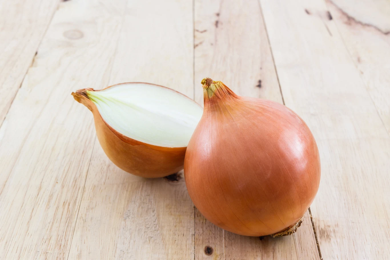 Cebula to doskonałe narzędzie do wyczyszczenia grilla
