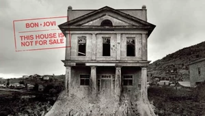 "This House Is Not for Sale" grupy Bon Jovi to jednowymiarowa kapuściana (pop)rockowa siermięga