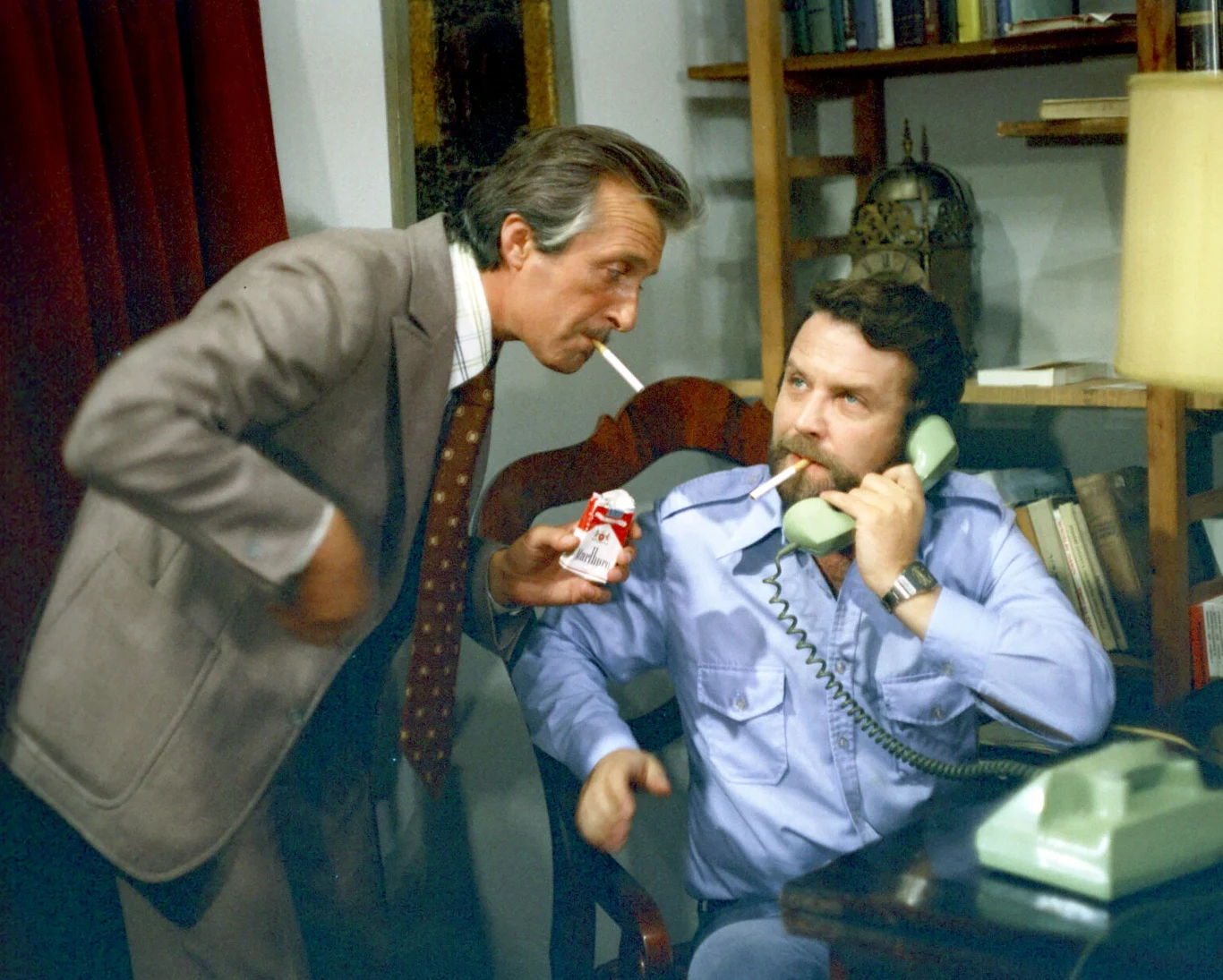 Popularność zdobył rolą Dowgirda w serialu "Czarne chmury". - Miałem obawy, że zostanę "wiecznym Dowgirdem". Na szczęście przyszła rola Karola w "Czterdziestolatku". To pozwoliło mi zmienić wizerunek i chociaż była to postać drugoplanowa, dzięki niej wyszedłem prawie natychmiast z szufladki Dowgirda - przyznawał Pietraszak.

W serialu "Czterdziestolatek" Leonard Pietraszak stworzył niezapomniany duet z Andrzejem Kopiczyńskim, wcielając się w postać doktora Karola Stelmacha, przyjaciela głównego bohatera - inżyniera Stefana Karwowskiego.

- Poznaliśmy się z Andrzejem w szkole aktorskiej w Łodzi w 1954 r. On był dwa lata wyżej ode mnie, ale szybko zwróciliśmy na siebie uwagę. I tamta koleżeńska znajomość z lat studenckich przerodziła się w przyjaźń w dojrzałym życiu aktorskim - Pietraszak wspominał zmarłego niedawno Kopiczyńskiego.