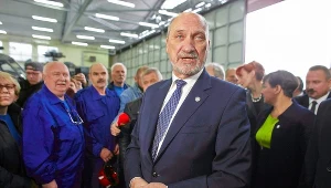 Antoni Macierewicz (na zdjęciu pocczas wizyty w Wojskowych Zakladach Lotniczych)