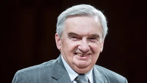 Tadeusz Sznuk znany jest m.in. z jedynego w swoim rodzaju prowadzenia programu "Jeden z Dziesięciu"