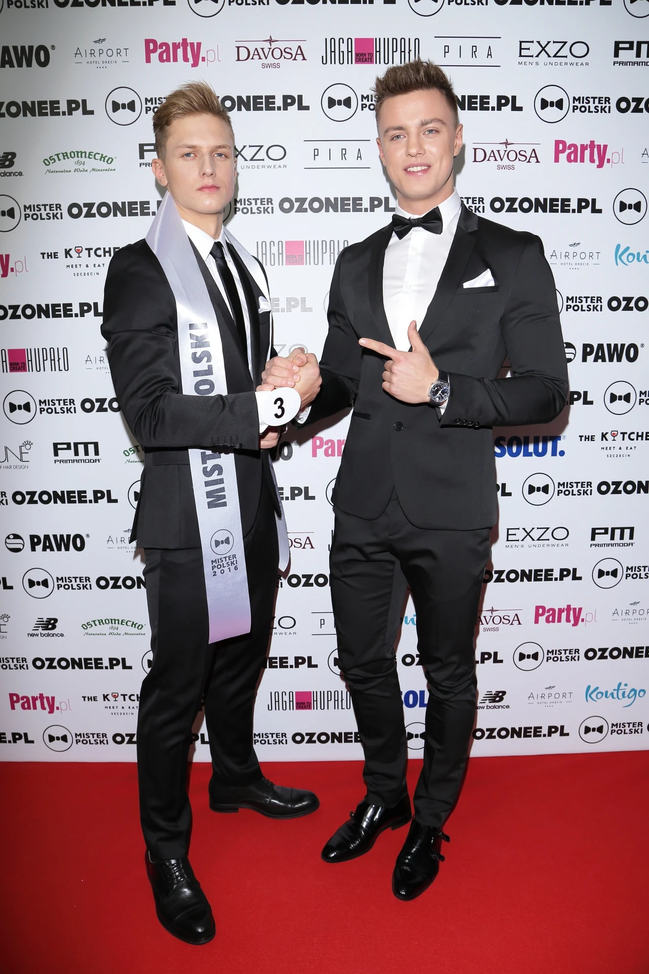 Jan Dratwicki pozuje z Misterem Polski 2015 Rafałem Jonkiszem