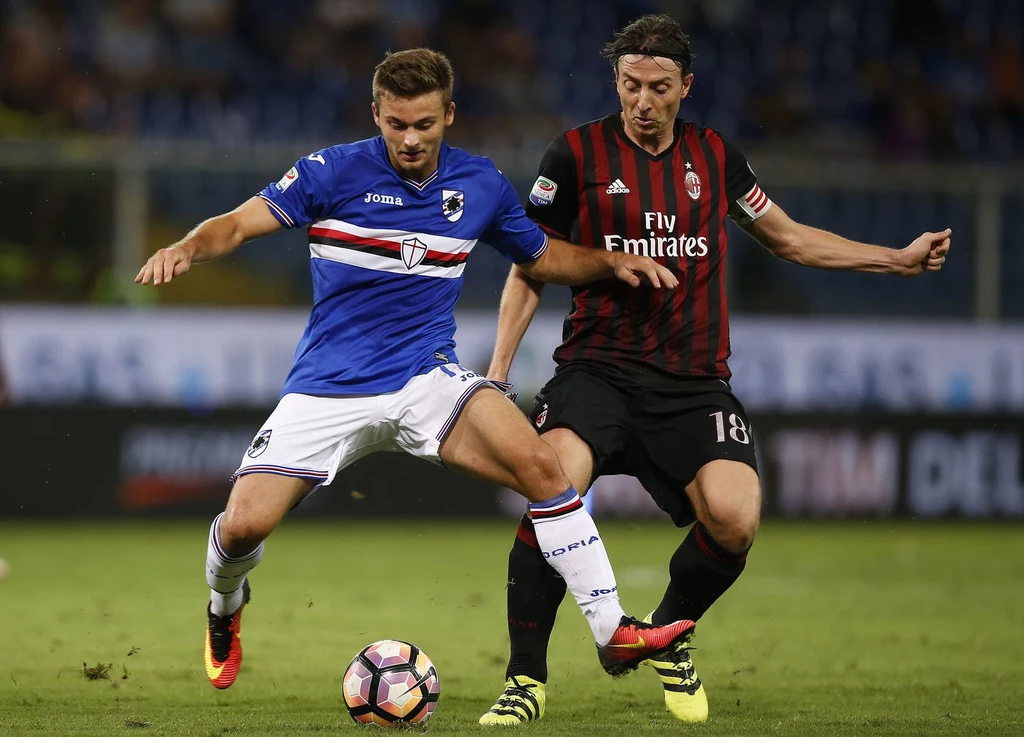 Karol Linetty (z lewej) i Riccardo Montolivo Karol Linetty (z lewej) i Riccardo Montolivo