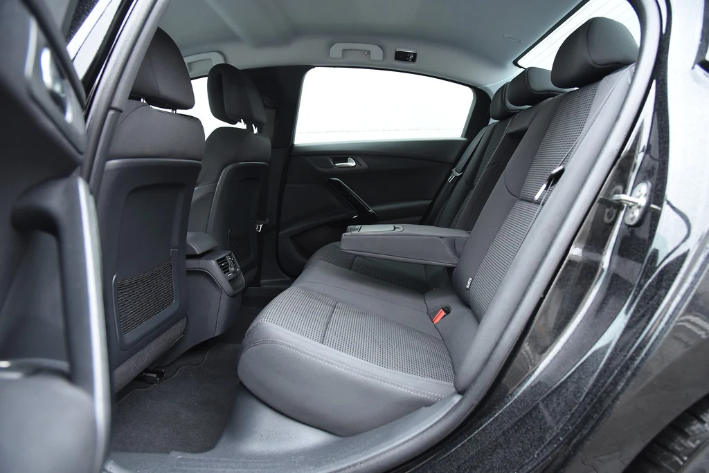 "508" nie jest najprzestronniejszy w klasie, ale miejsca jest tu wystarczająco dużo.