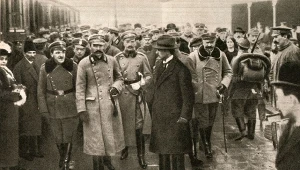 Józef Piłsudski na dworcu w Warszawie