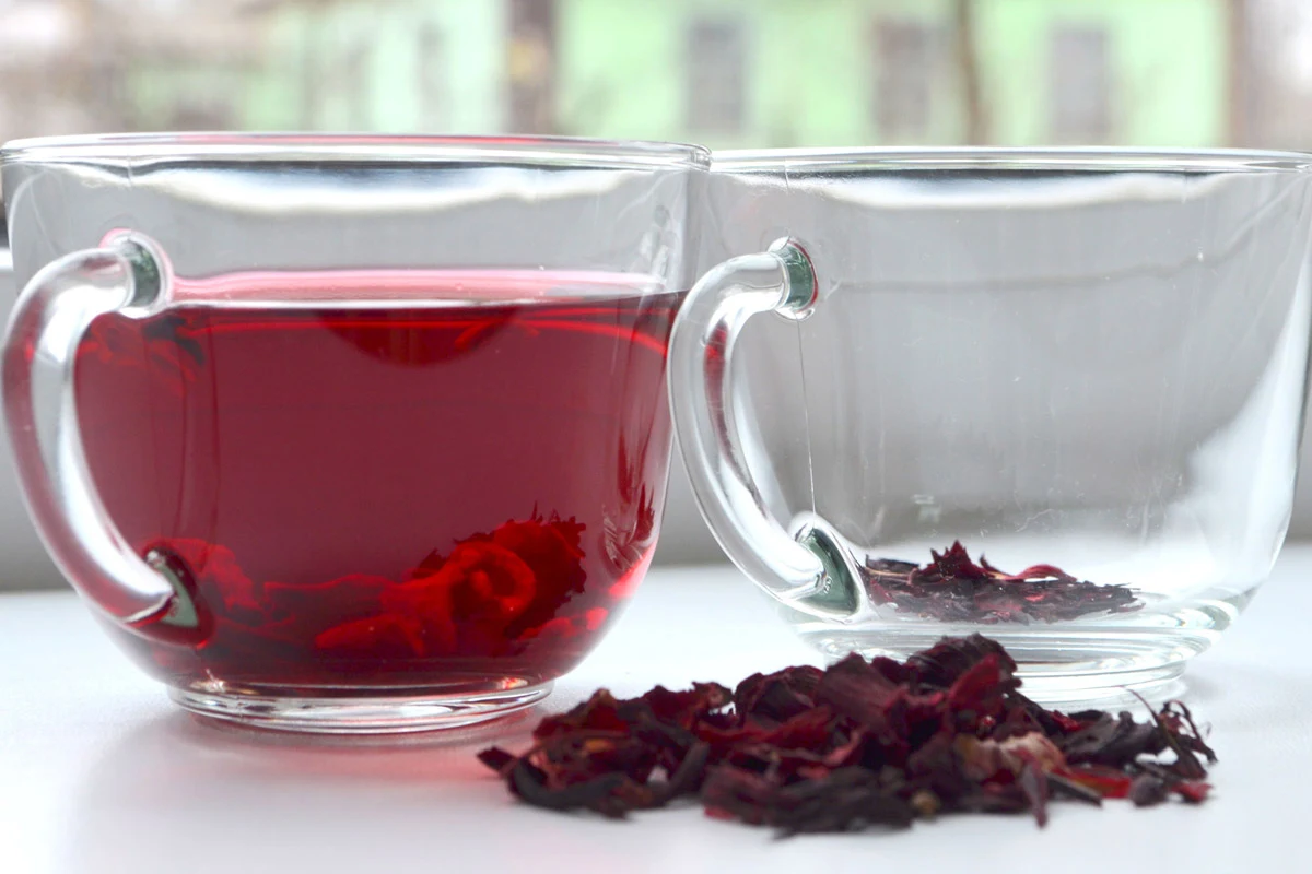 Napar z hibiskusa to naturalny barwnik do jajek, który zyskuje coraz większą popularność. Napar z hibiskusa to naturalny barwnik do jajek, który zyskuje coraz większą popularność.