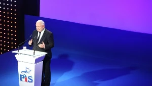 Prezes PiS Jarosław Kaczyński przemawia w historycznej sali Towarzystwa Gimnastycznego "Sokół" przy ulicy Józefa Piłsudskiego w Krakowie