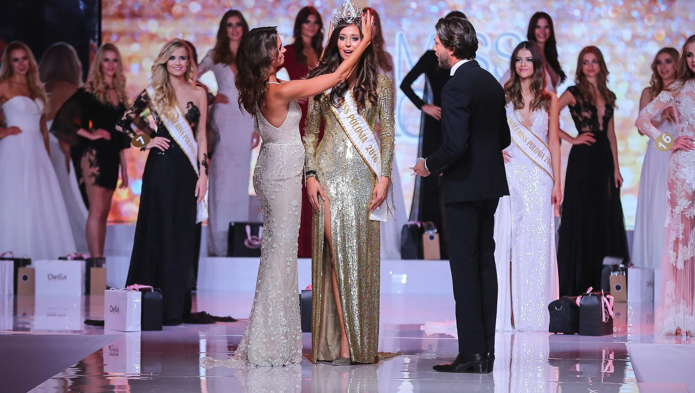 Paulina Krupińska przekazała koronę nowej Miss Polonia Paulina Krupińska przekazała koronę nowej Miss Polonia