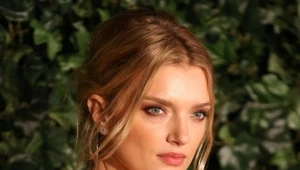 Lily Donaldson w odważnej kreacji