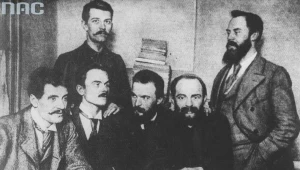Przywódcy PPS. Siedzą od lewej: Ignacy Mościcki, Jędrzejewicz, Józef Piłsudski, Aleksander Dębski; stoją Bolesław Miklaszewski i Witold Jodko-Narkiewicz