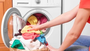 Pierzesz ubrania w ten sposób? To dlatego szybko się niszczą 