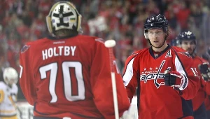 Nicklas Bäckström zdobył pięć punktów w meczu z Penguins