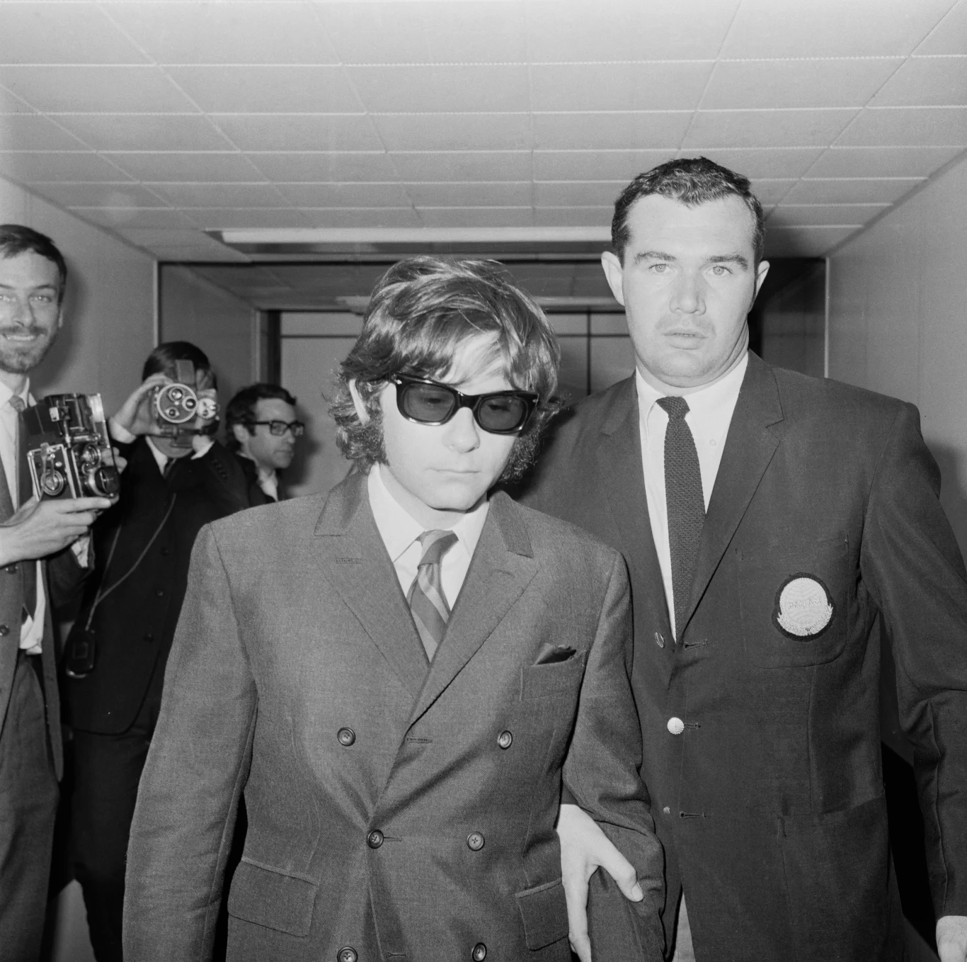 Roman Polański na lodnyńskim lotnisku tuż po informacji o śmierci Sharon Tate