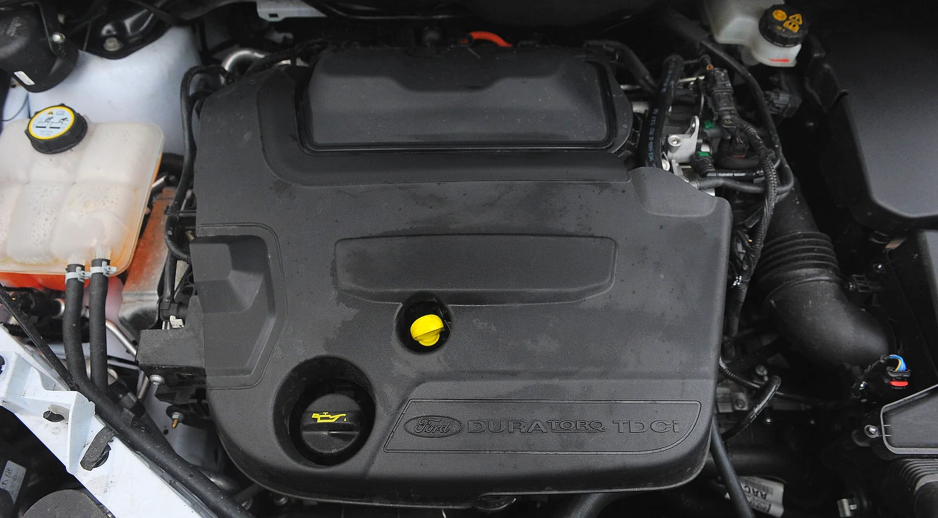 Diesel 2.0 to jedyna rozsądna opcja. Jest trwały i dynamiczny, zużywa około 8 l/100 km (mała różnica miasto/trasa). Diesel 2.0 to jedyna rozsądna opcja. Jest trwały i dynamiczny, zużywa około 8 l/100 km (mała różnica miasto/trasa).