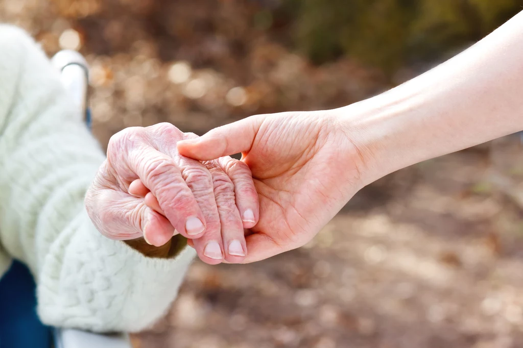 Bon senioralny trafi do osób, które potrzebują wsparcia w opiece nad starszymi krewnymi