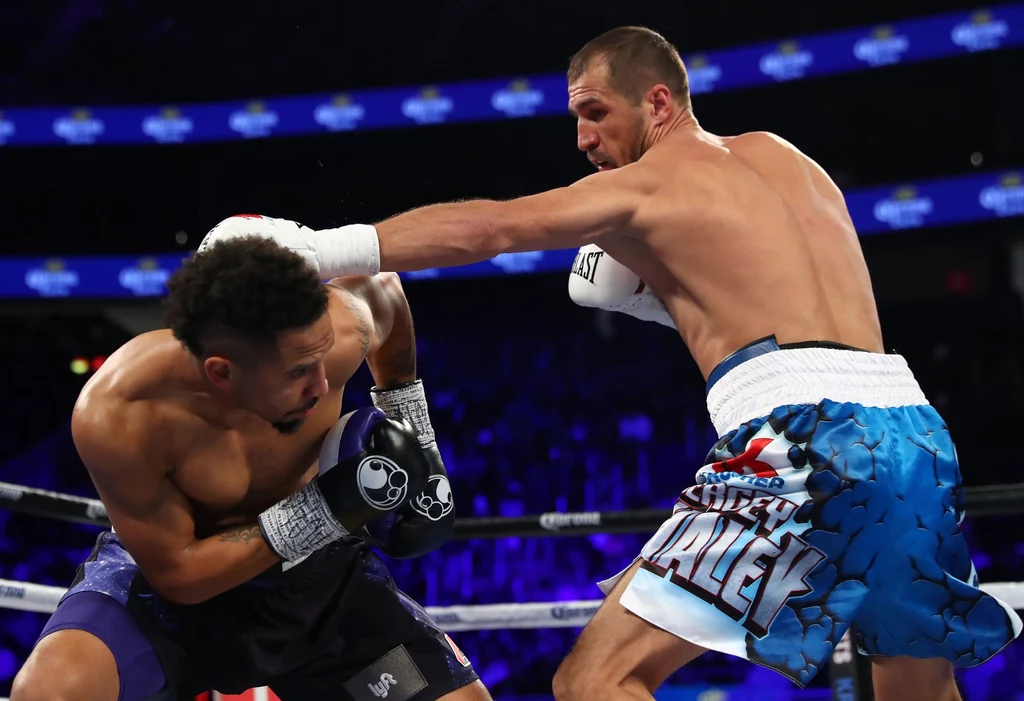 Andre Ward zdobył tytuł mistrza świata WBA, WBO i IBF wagi półciężkiej