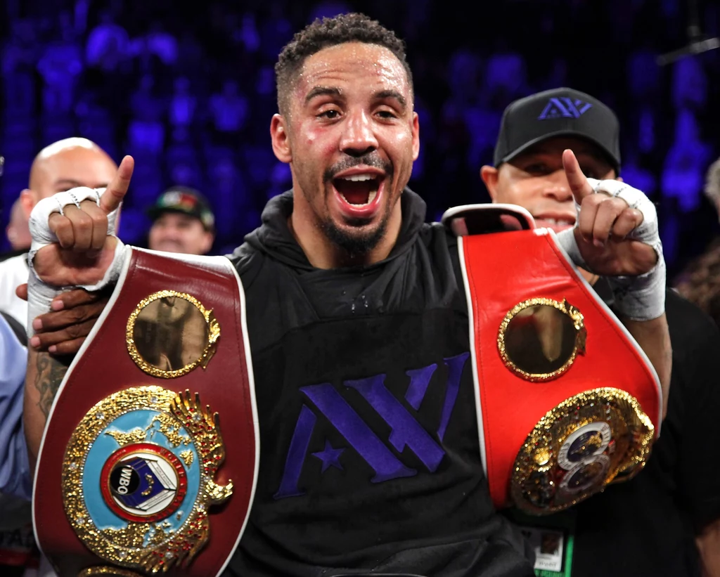 Andre Ward z mistrzowskimi pasami