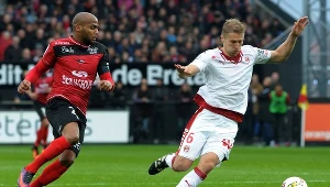 Igor Lewczuk (z prawej) przeciwko Guingamp spisał się znakomicie. Do świetnej gry w obronie, dołożył premierowego gola w lidze francuskiej