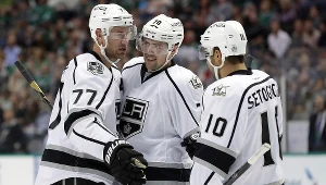 Jeff Carter (pierwszy z lewej) bohater Kings