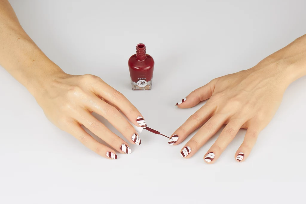 Świąteczny manicure