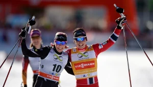 Kikkan Randall (z lewej) i Marit Bjoergen