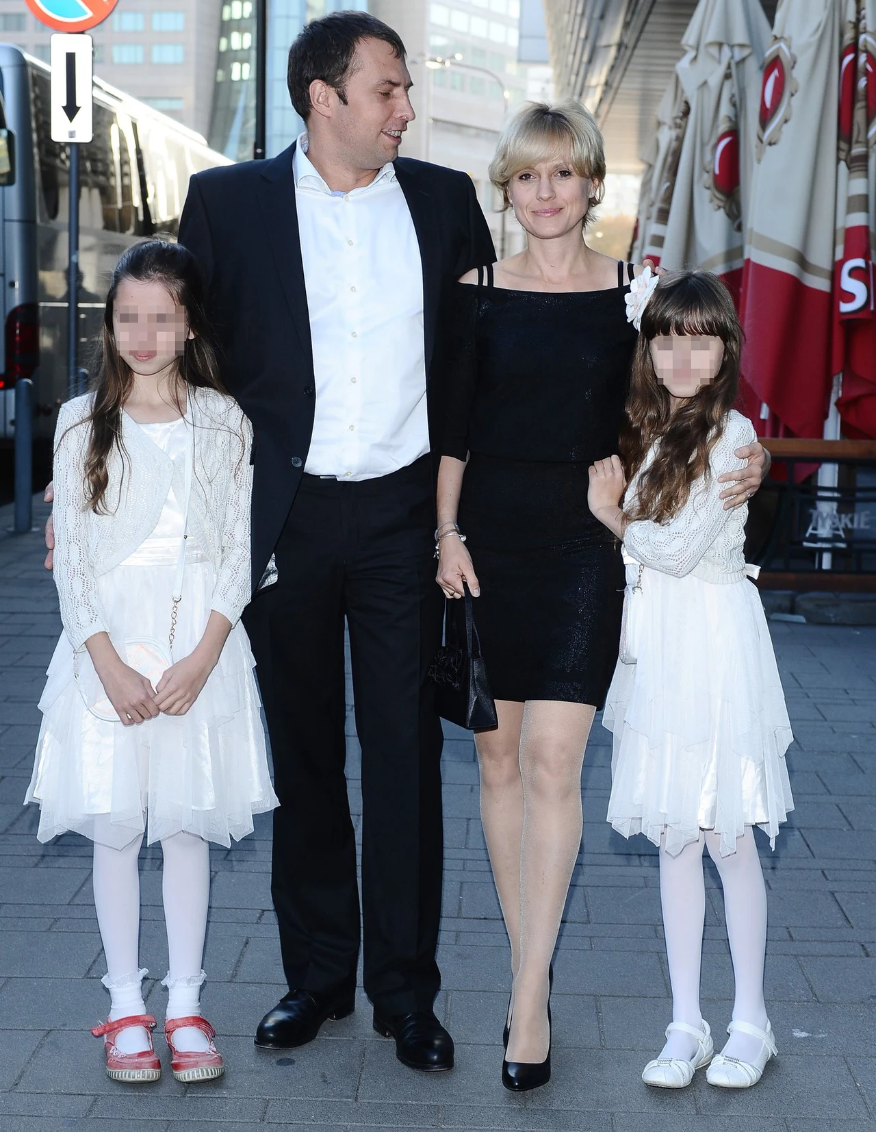 Ola Woźniak z córkami i partnerem Ola Woźniak z córkami i partnerem