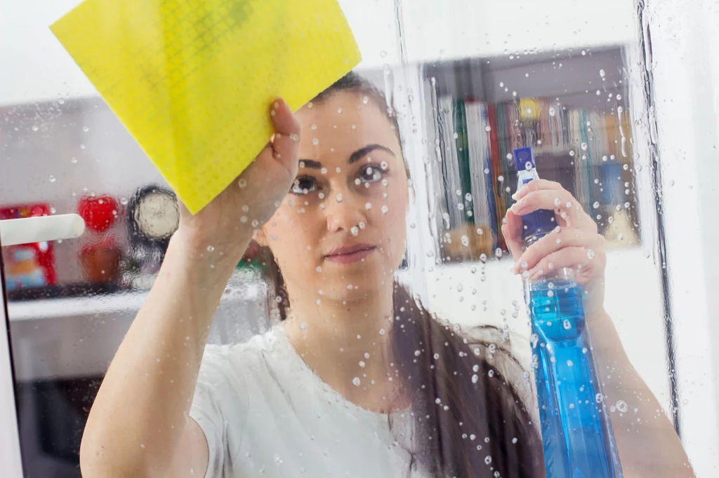 Płyn do mycia okien możesz wykorzystać na wiele sposobów