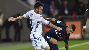 Maciej Rybus (z lewej) w meczu z PSG