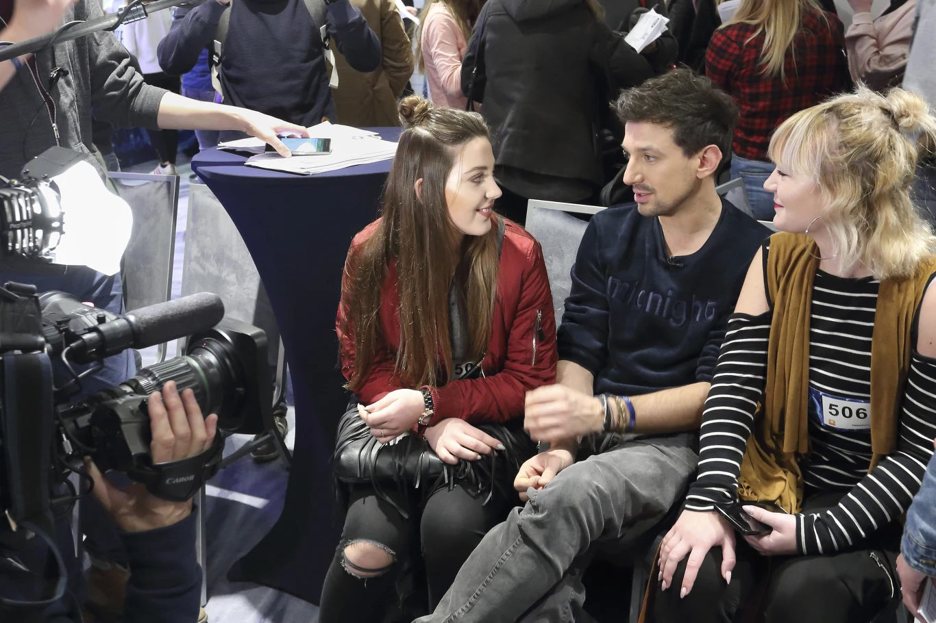 Maciej Rock rozmawia z uczestniczkami precastingu.