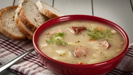 Czego nie powinniśmy dodawać do żurku?