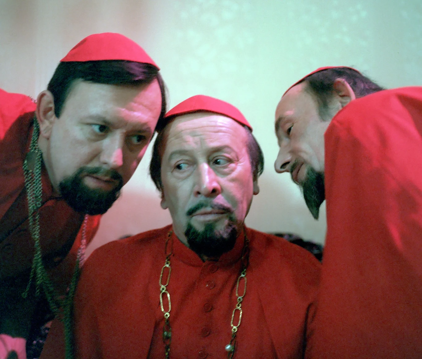 "Ten bodaj najpłodniejszy z polskich aktorów filmowych zawsze będzie kojarzyć się ze złotym okresem polskiego kina, przełomu lat 50. i 60." - uważa krytyk filmowy Tadeusz Sobolewski.

Jego zdaniem, Niemczyk (na zdjęciu, w środku, w filmie "Pan Kleks w kosmosie") odnajdywał się we wszystkich gatunkach filmowych: kryminałach, filmach psychologicznych, komediach i filmach kostiumowych. 

"Miał pewną chropowatość i nonszalancję aktorów amerykańskich" - dodał krytyk.