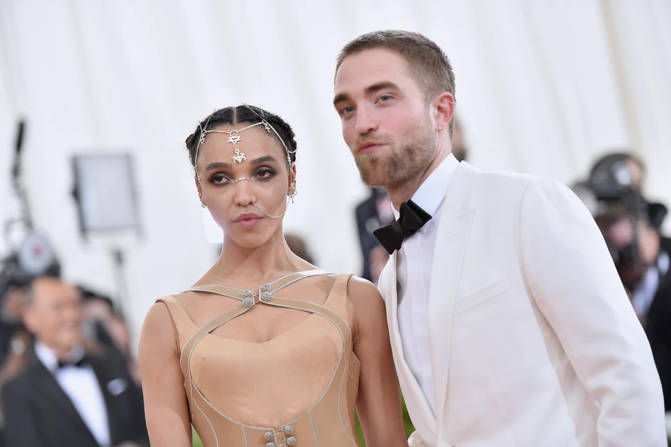 FKA Twigs i Robert Pattinson są zaręczeni od ponad roku FKA Twigs i Robert Pattinson są zaręczeni od ponad roku