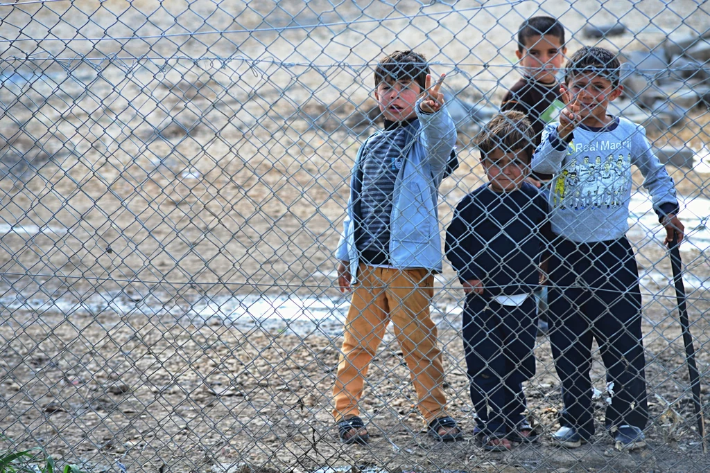 Syryjskie dzieci w obozie dla uchodźców