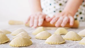 Miękkie i sprężyste ciasto na pierogi. Sekret tkwi w tym składniku