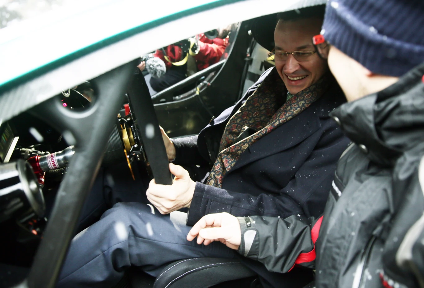 Samochód wyścigowy Arrinera Hussarya zaprezentowany przed siedzibą Ministerstwa Rozwoju. W prezentacji wzięli udział twórcy auta oraz wicepremier Morawiecki. Hussarya posiada silnik General Motors z serii LS7 o pojemności 7008 cm3 i mocy 505 KM