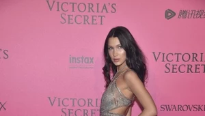 Bella Hadid w prześwitującej kreacji