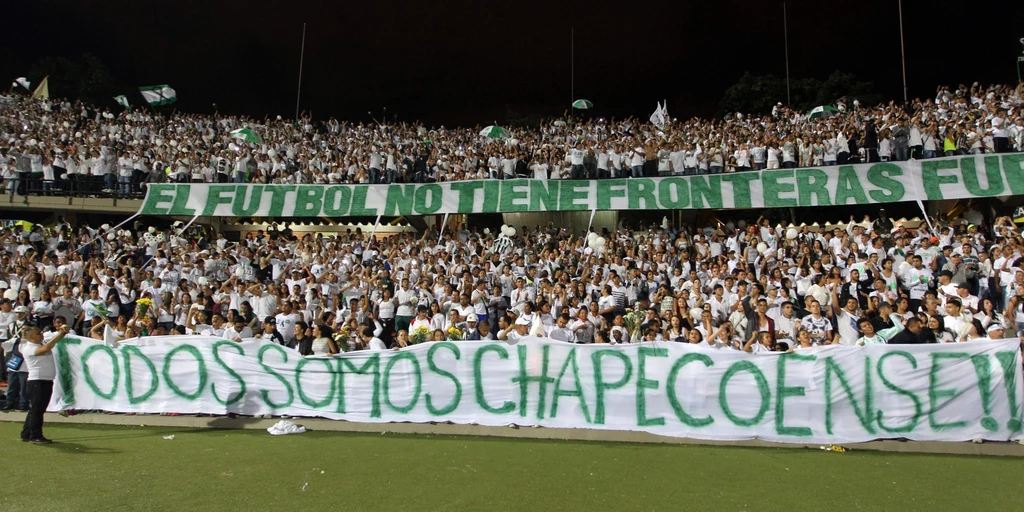 Na stadionie w kolumbijskim Medellin, zamiast planowanego finału Copa Sudamericana, odbyła się żałobna ceremonia po katastrofie samolotu z piłkarzami Chapecoense