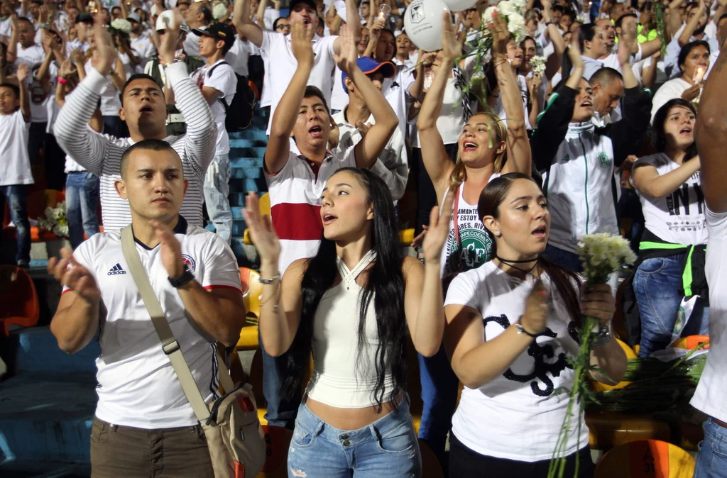 Na stadionie w kolumbijskim Medellin, zamiast planowanego finału Copa Sudamericana, odbyła się żałobna ceremonia po katastrofie samolotu z piłkarzami Chapecoense