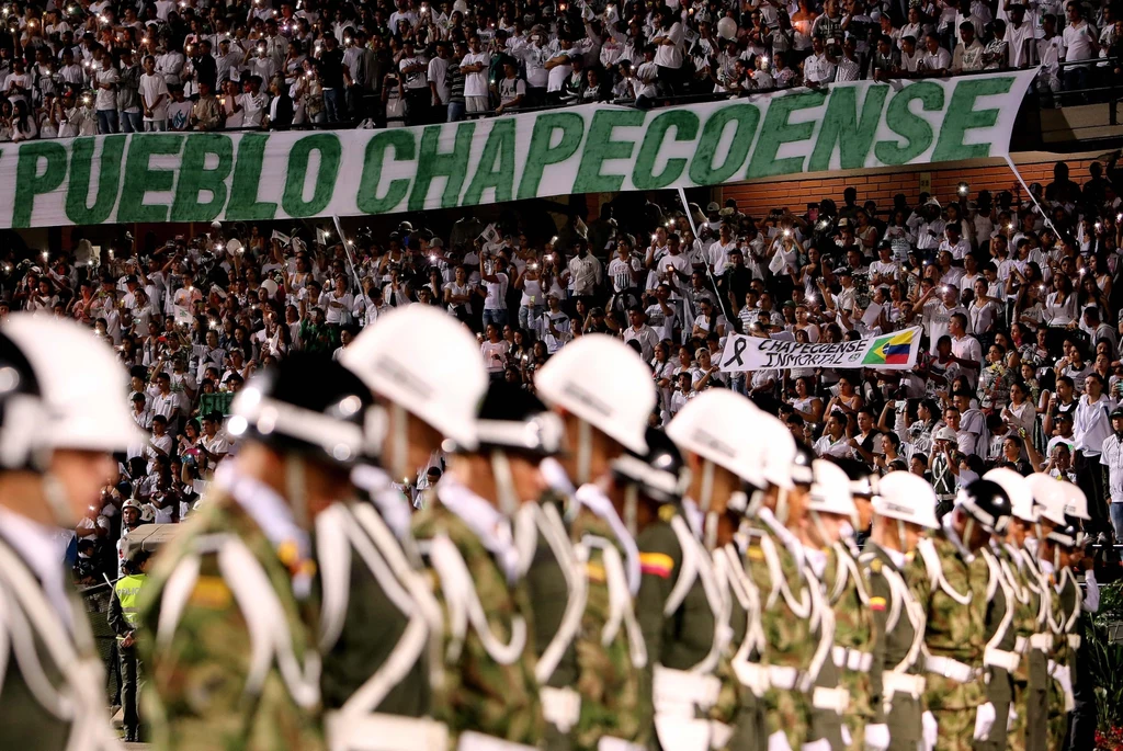Na stadionie w kolumbijskim Medellin, zamiast planowanego finału Copa Sudamericana, odbyła się żałobna ceremonia po katastrofie samolotu z piłkarzami Chapecoense