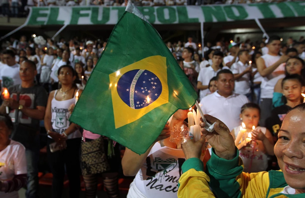 Na stadionie w kolumbijskim Medellin, zamiast planowanego finału Copa Sudamericana, odbyła się żałobna ceremonia po katastrofie samolotu z piłkarzami Chapecoense