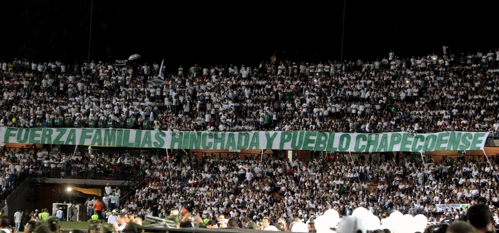 Na stadionie w kolumbijskim Medellin, zamiast planowanego finału Copa Sudamericana, odbyła się żałobna ceremonia po katastrofie samolotu z piłkarzami Chapecoense