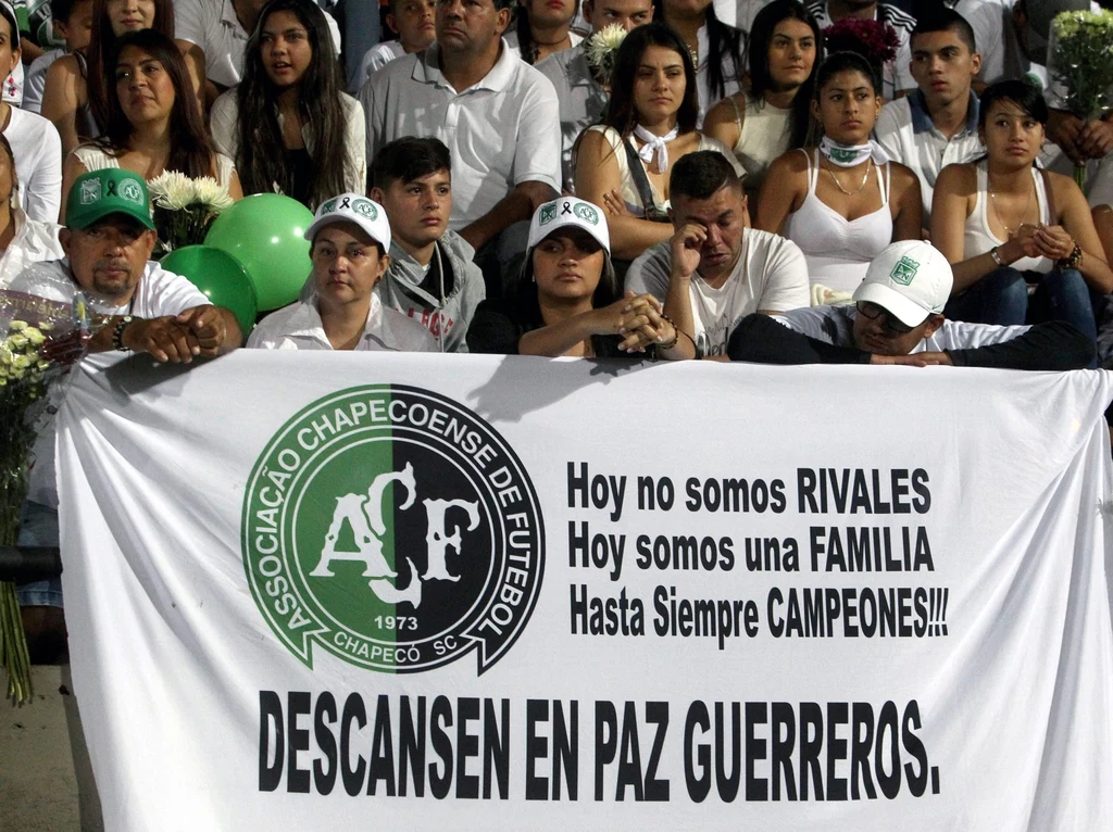 Na stadionie w kolumbijskim Medellin, zamiast planowanego finału Copa Sudamericana, odbyła się żałobna ceremonia po katastrofie samolotu z piłkarzami Chapecoense