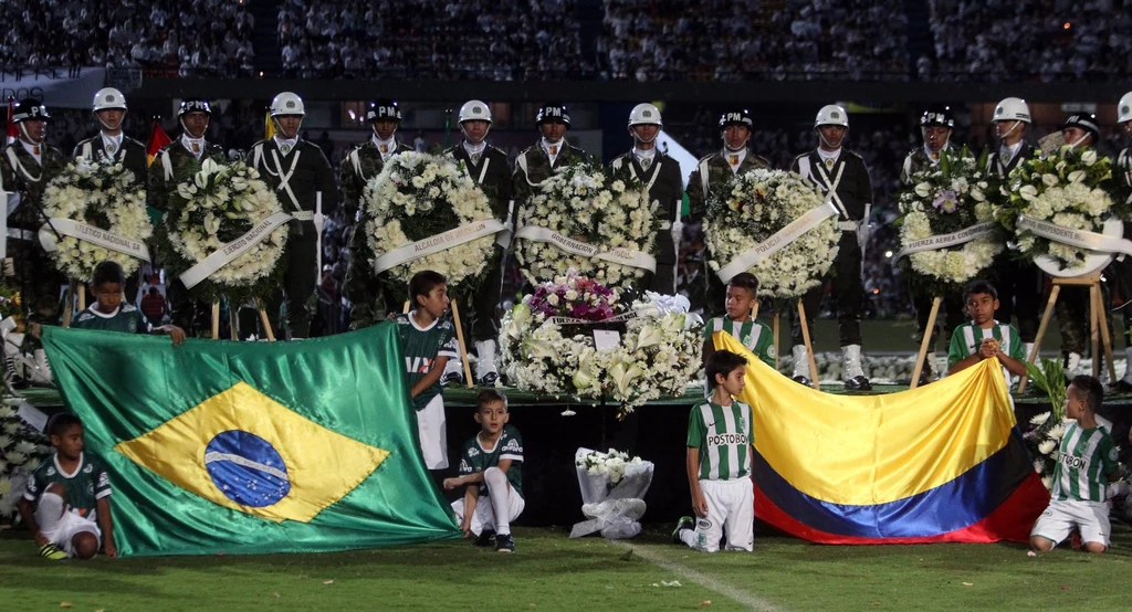 Na stadionie w kolumbijskim Medellin, zamiast planowanego finału Copa Sudamericana, odbyła się żałobna ceremonia po katastrofie samolotu z piłkarzami Chapecoense