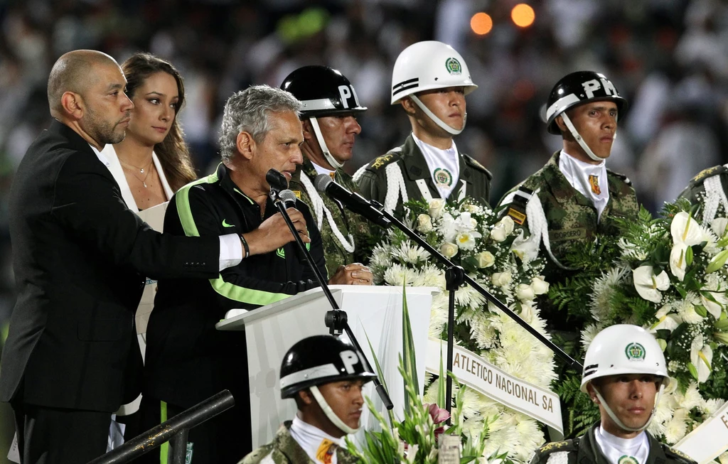 Na stadionie w kolumbijskim Medellin, zamiast planowanego finału Copa Sudamericana, odbyła się żałobna ceremonia po katastrofie samolotu z piłkarzami Chapecoense